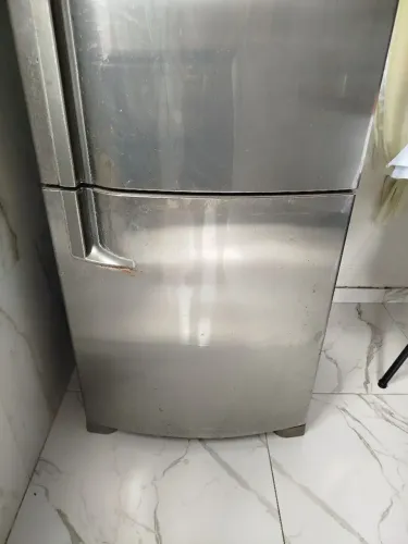 Geladeira Brastemp active Frost Free - problema na parte de cima funciona e para