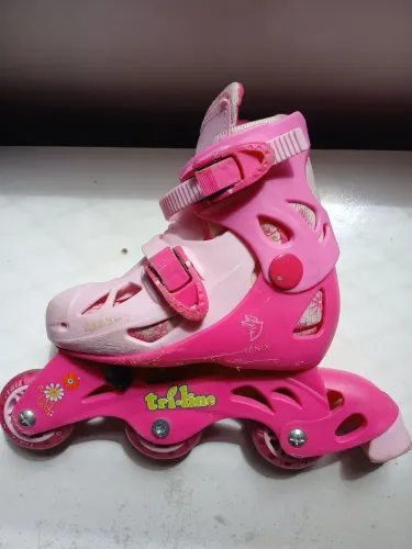 Patins infantil, tamanho 30 a 33 ajustável.