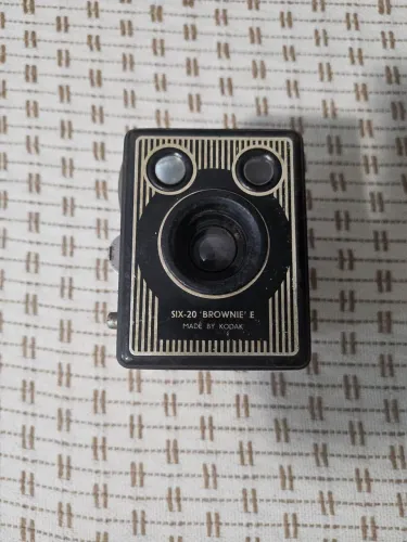 Câmera Kodak Six-20 'Brownie' E - Original