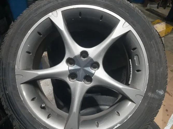 Roda esportiva aro 17 Scorro Grafite com diamantado 5x100 usadas