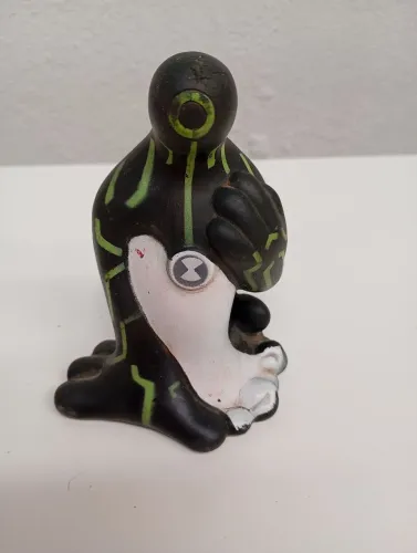Boneco Ben 10