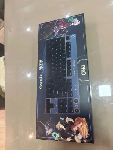 Teclado Logitech G Pro edição League of Legends
