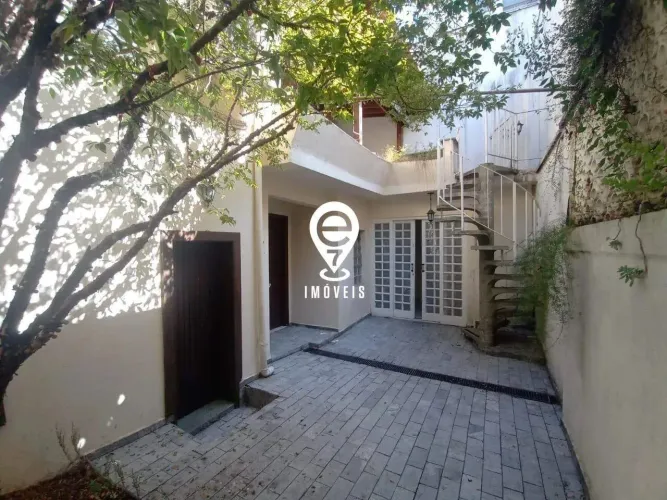 EXCELENTE CASA COMERCIAL PARA LOCAÇÃO DE 6 SALAS EM MOEMA!
