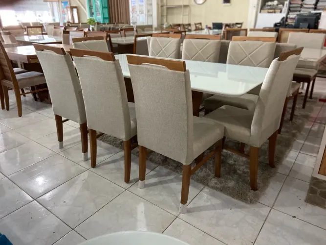 Mesa de Jantar de madeira com 6 Cadeiras - Elegância e Conforto