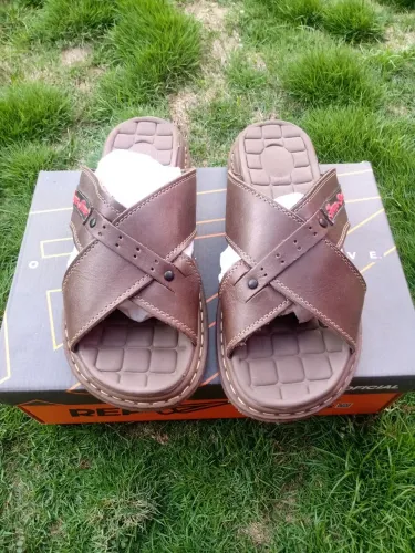 Chinelo de couro masculino