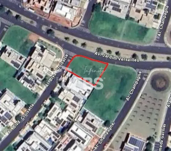 Terreno em condomínio com 594m² à venda no Jardim Versailles