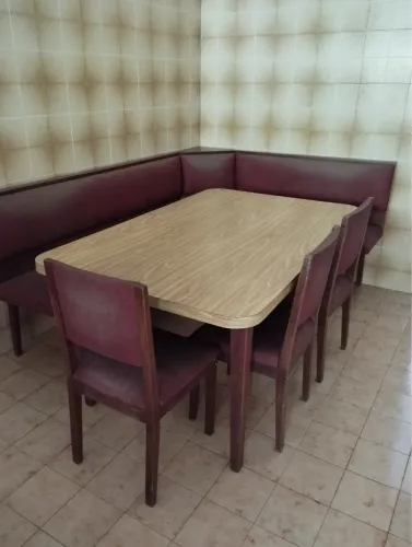 Canto Alemão com Mesa e 3 Cadeiras