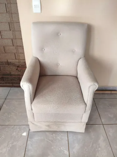 POLTRONA DE BALANÇO PARA AMAMENTAÇÃO 