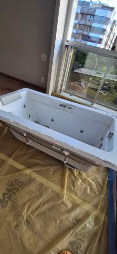 Banheira de Hidromassagem Riolax Cléo 145x80 ? Usada