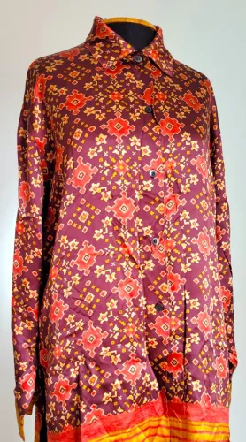 Camisa Feminina Manga Longa Estampa Boho em Seda Japonesa, Veste M, Seminova