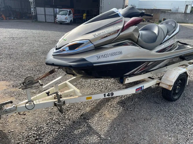 Jetski Kawasaki Ultra 300LX 2012 com 47horas de uso