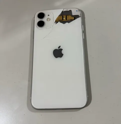 iPhone 11 256GIGAS TRINCADO TAMPA! Já é o menor valor!