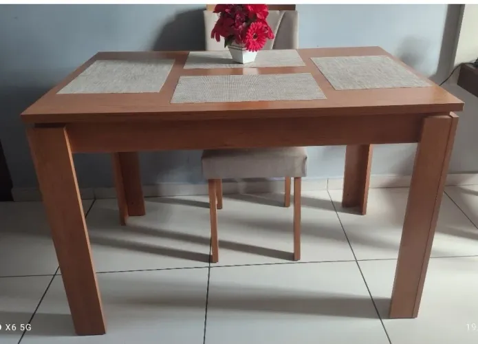 Vende-se mesa de jantar