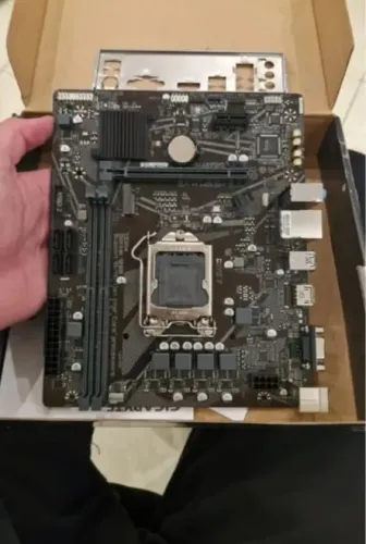 Placa-mae intel gigabyte h510 socket 1200 em otimo estado