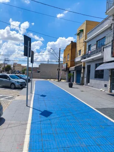 Prédio Comercial com Estacionamento