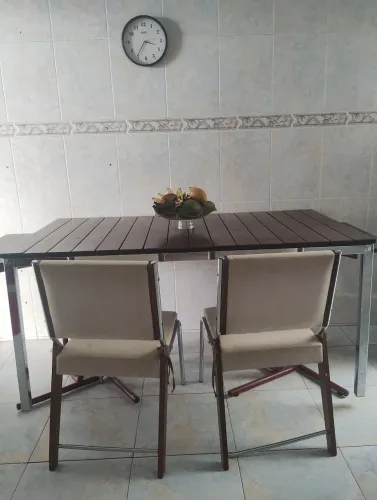 Mesa 6 lugares de madeira com inox