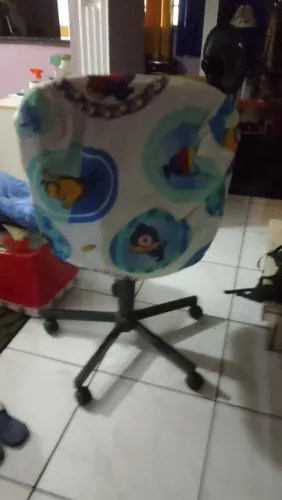 Cadeira esvri rodinhas bom estado de conservação 