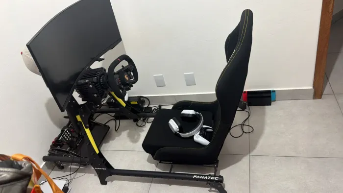 Cockpit fanatec completo com base DD 18nm