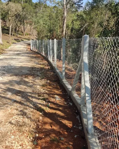 Alambrado reto com mureta
