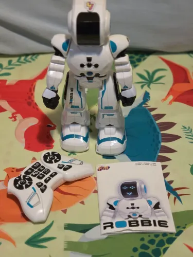 Xtrem Bots Robô Hi-tech Robbie Controle Remoto Fun F00235 Robbie Branco