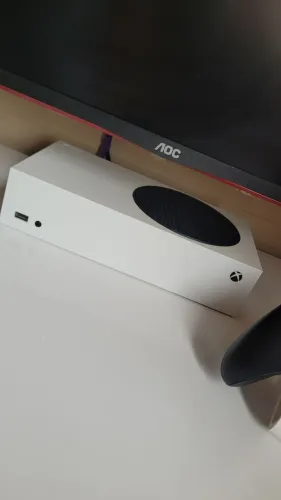 Xbox serie S com 2 controles + monitor 27P AOC