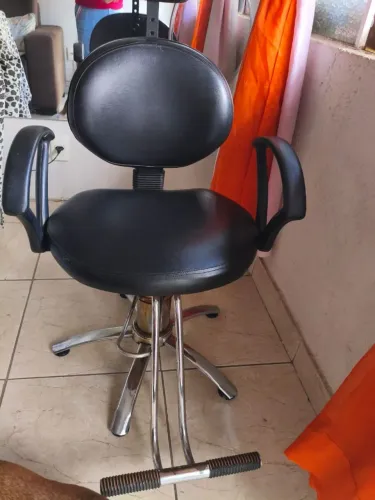 Cadeira hidráulica para salão ou cadeira de cabeleireiro + armário