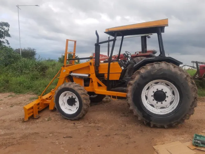 Trator valmet 7854x4 com lâmina