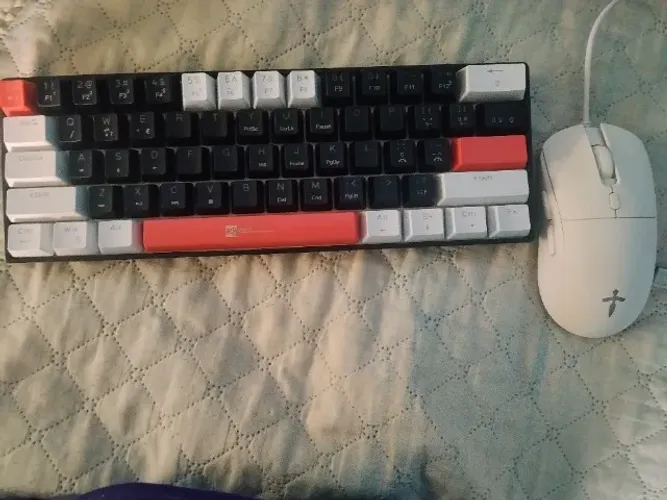 Teclado mecânico 60% switch azul, mouse tritorion 7.200 dpi