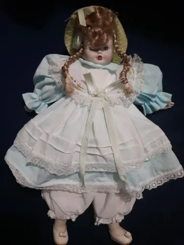 Boneca de porcelana 