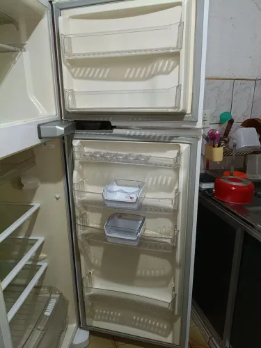 Vendo geladeira Frost free