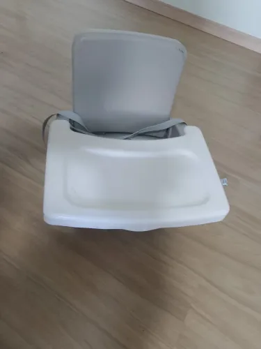 Vende cadeirinha de almoço pra bebê 