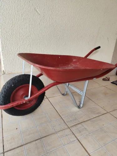 Carrinho de mão/ Carriola