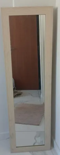 Espelho de suporte e parede
