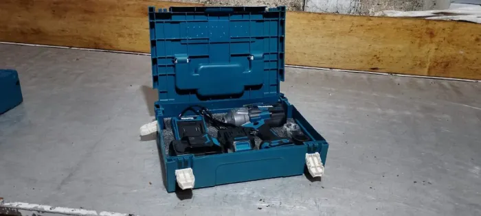 Chave de impacto 3/4" Sem Fio Makita 40V + 2 Baterias 5 AH