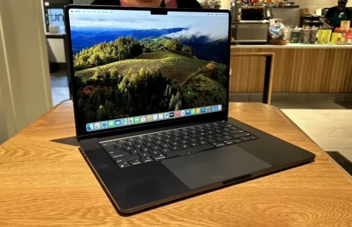 Macbook 15' M3 24GB 1TB