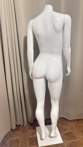Manequim feminino cabeça aramada 