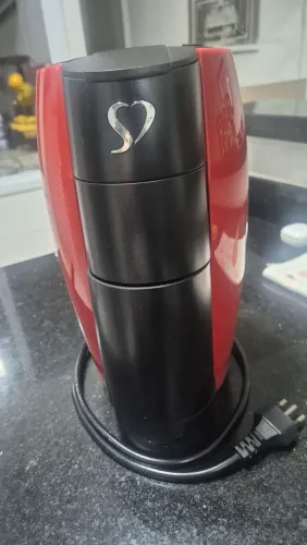Cafeteira de Cápsulas Vermelha e Preta