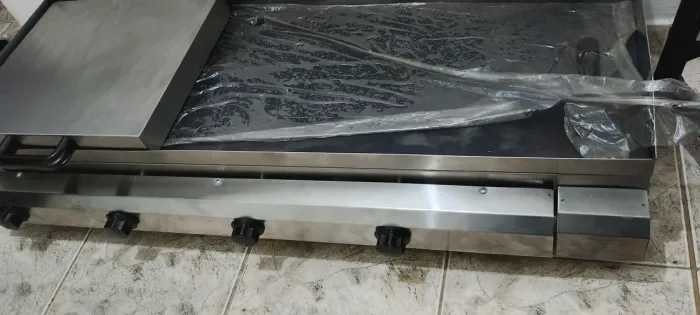 Vende-se chapa industrial NOVA! Perfeita para lanchonete e comércios.