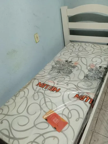 Cama e colchão de solteiro usados em bom estado retirar no local