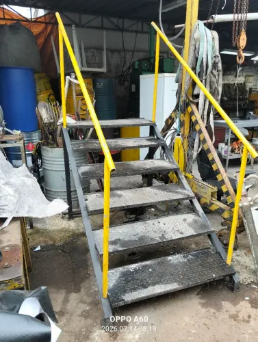 Vendo escada para mezanino