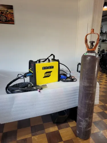  Máquina de Solda ESAB ET 200i AC/DC Completa + Cilindro (Estado de Semi Nova)