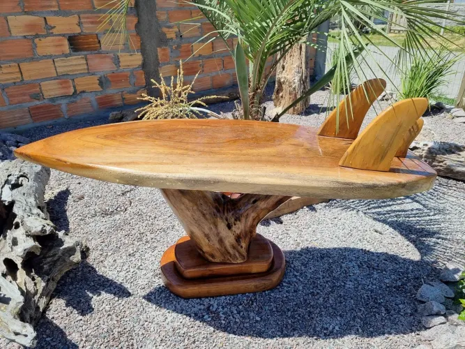 Mesa em madeira design prancha de surf