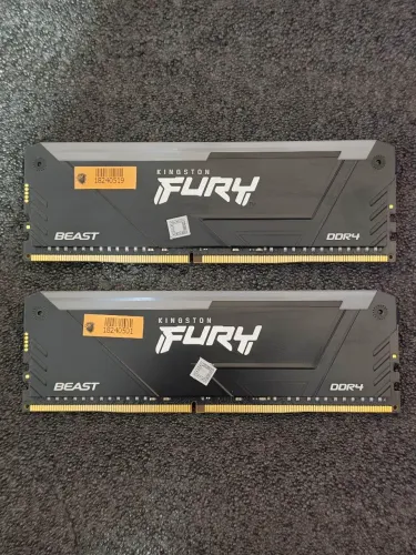 Memória RAM Kit 64GB (2x32GB) Kingston FURY Beast RGB DDR4 3600MHz CL18 - Excelente Estado