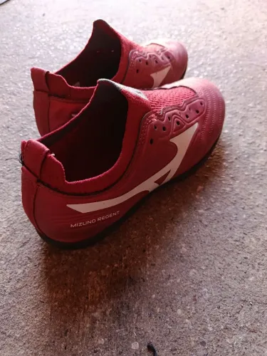 Chuteira Mizuno regente society