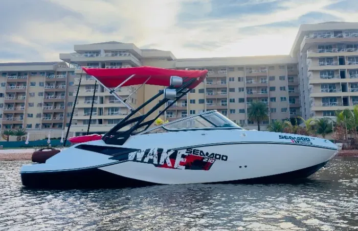 JET BOAT SEA DOO WAKE 210