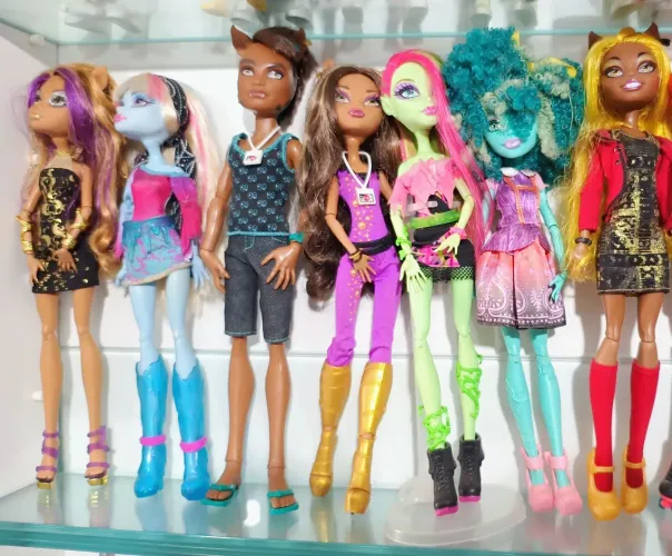 Várias Monster High a venda 