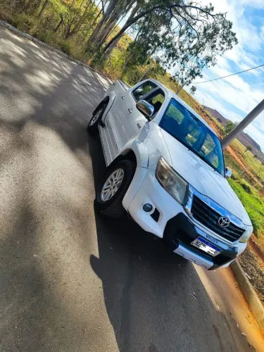 Toyota Hilux CD SRV 4X4 2.7 Flex 16V Aut. 2012