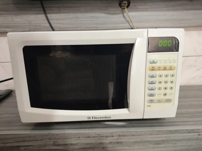 Microondas Electrolux,17L,110V, entrego e dou garantia 
