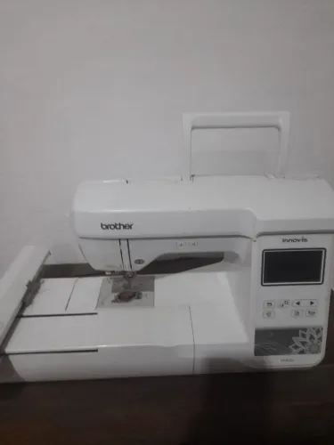 MÁQUINA DE BORDAR BROTHER PE810L - ESTADO DE NOVA