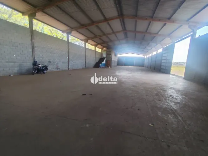 Galpão comercial disponível para Locação no bairro Distrito Industrial em Uberlândia-MG